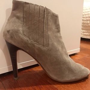 Peep toe gray suede Halogen ankle bootie heels